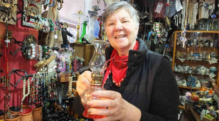 40 yıl biriktirdikleri ile antikacı dükkanı açtı