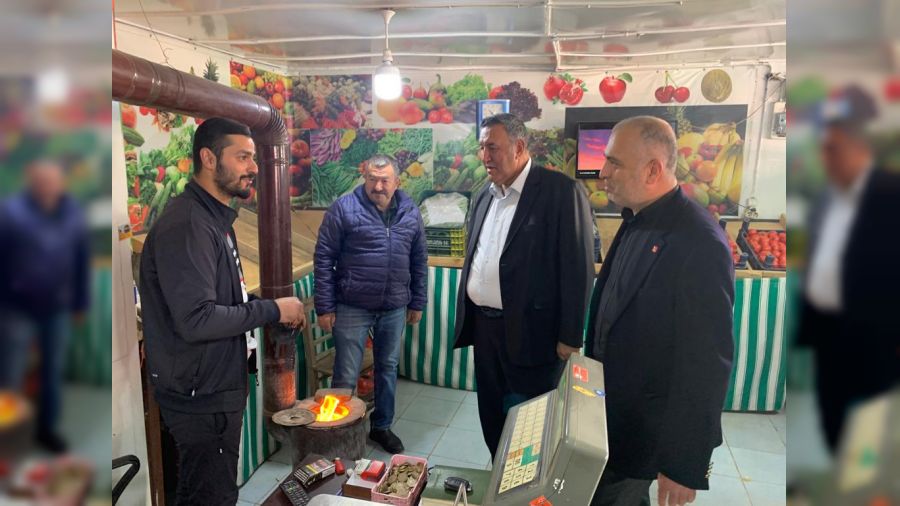 '5 liralık domatesi veresiye yazdıran var'