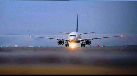 Akar'ın uçağı Adana'ya acil iniş yaptı