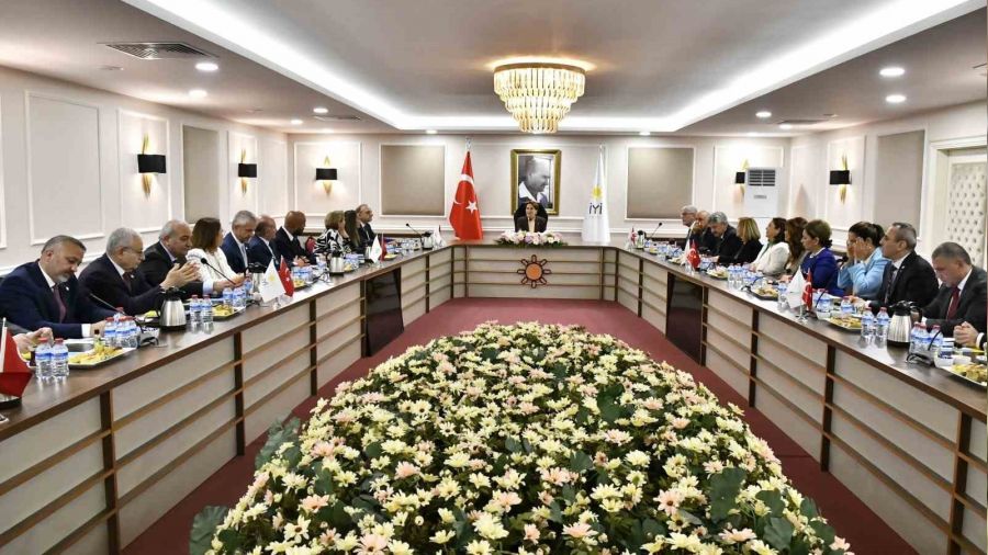 Akşener yeni A takımını belirledi