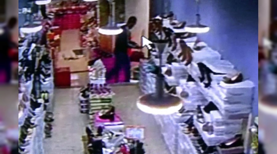 Alışverişe daldılar çantayı çaldırdılar