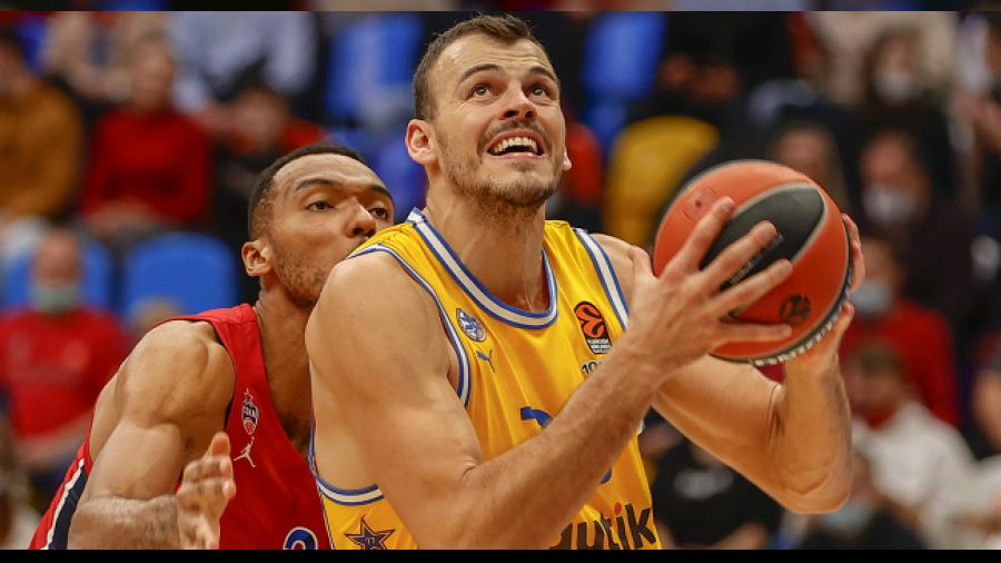 Anadolu Efes kadrosunu güçlendiriyor