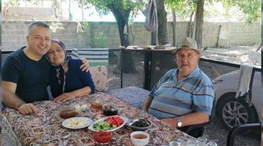 Anne, baba ve oğlu koronadan hayatını kaybetti