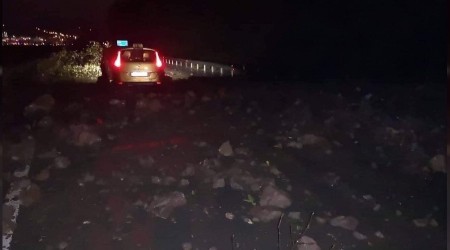 Artvin'de heyelan nedeniyle karayolu kapandı