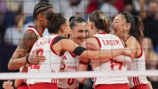 Avrupa Şampiyonası'nda Sırbistan'ı 3-0 yenerek finale yükselen Filenin Sultanları şampiyonluk için bugün İtalya'yla karşı karşıya gelecek