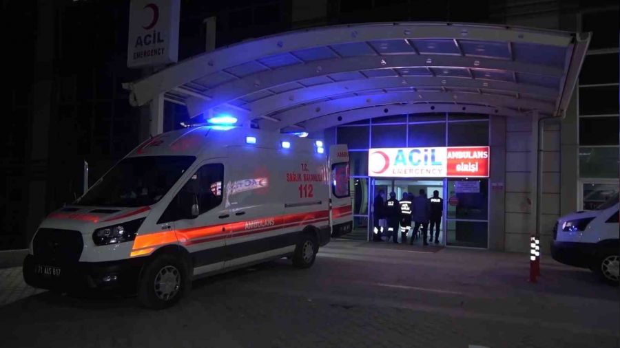 Aynı evde yaşadığı eski kocasını bıçakladı