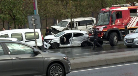 Bağcılar'da zincirleme kaza: 9 yaralı