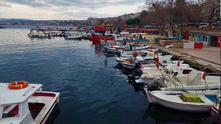 Balklar frtna ncesi limana ekildi