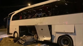 Bandırma otogar kavşağında otobüs ile kamyon çarpıştı: 14 yaralı