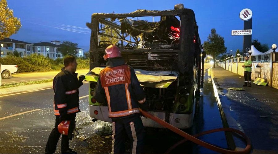 Belediye otobüsü alev alev yandı