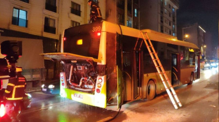 Belediye otobüsünün motorunda yangın