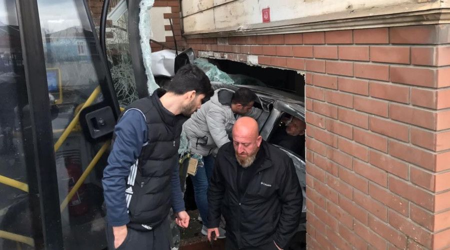 Beykoz'da pedalı sıkışan Özel Halk otobüsü dehşet saçtı: 6 yaralı