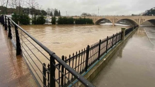 Biga'da Kocabaş Çayı yağış nedeniyle taştı