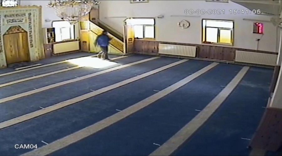 Cami faresi yakalandı