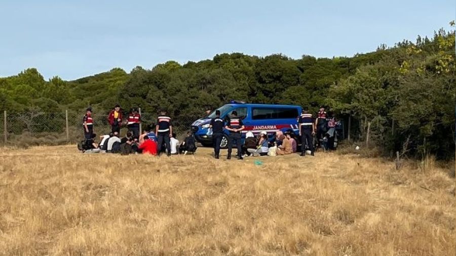 Çanakkale'de minibüste 34 kaçak göçmen yakalandı