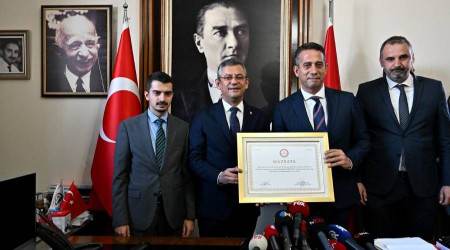 CHP Genel Başkanı Özgür Özel, mazbatasını aldı
