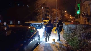 Çorum'da iki araç kurşunlandı