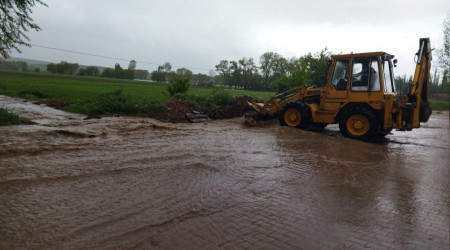 Çorum'da kuvvetli sağanak hayatı felç etti