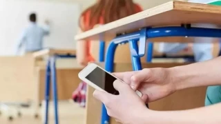 Danimarka'da okullarda sosyal medya yasaklanıyor