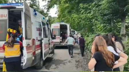Dekanları taşıyan otobüs kaza yaptı: 1 dekan öldü, 19 yaralı