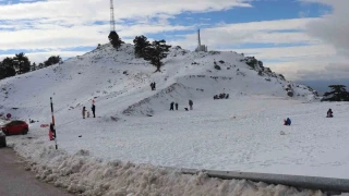 Denizli Nikfer Kayak Merkezi'nde yoğunluk erken başladı