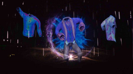 Dünyanın ilk holografik NFT defilesi