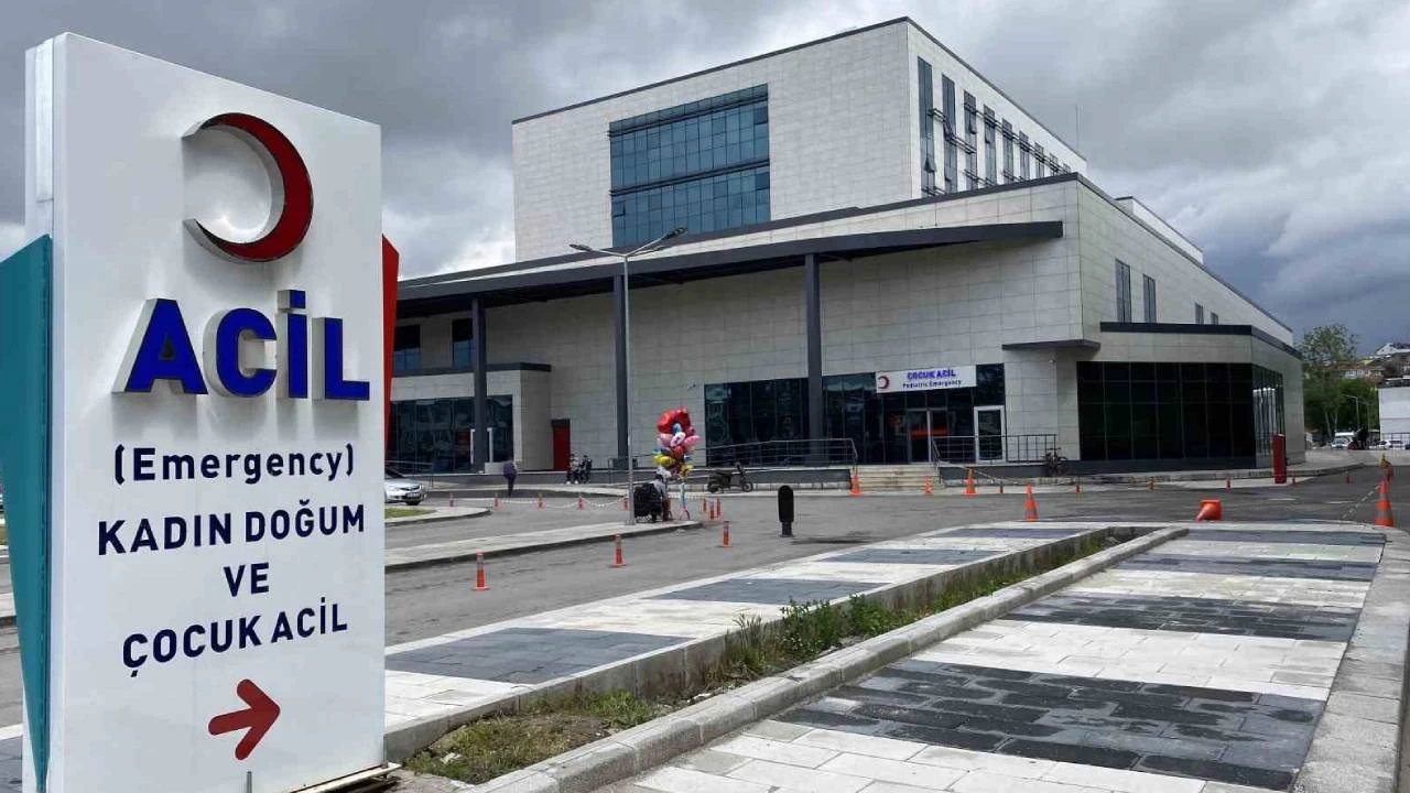 Elektrik akımına kapılan 6 yaşındaki çocuk düşerek kafasını çarptı