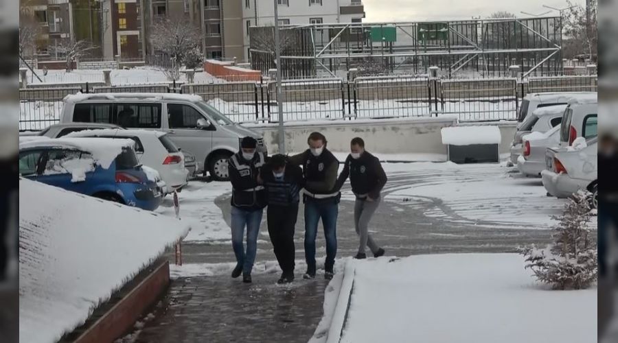 Eşini av tüfeğiyle öldüren koca tutuklandı