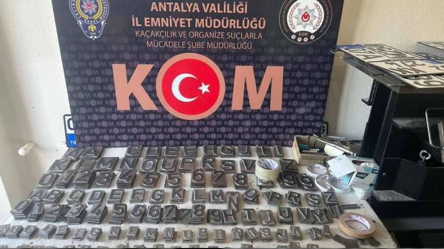 Evde sahte plaka imalatı