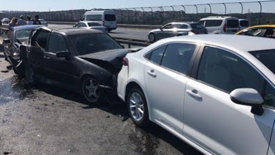 Eyüpsultan'da 5 araç birbirine girdi