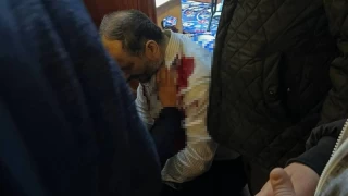 Fatih Camisi imamı ve cemaatten bir kişi bıçaklı saldırıda yaralandı