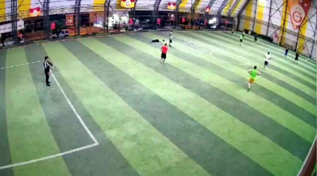 Futbol oynarken kalp krizi geçirdi