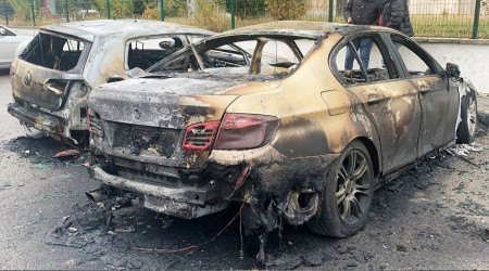 Gaziantep'te lüks araçlar kundaklandı