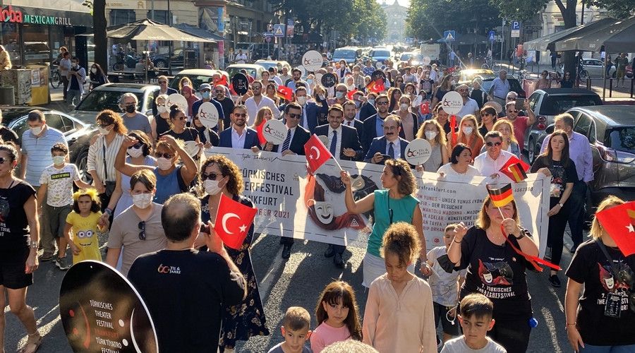 "Göçün 60'ıncı Yılı" korteji