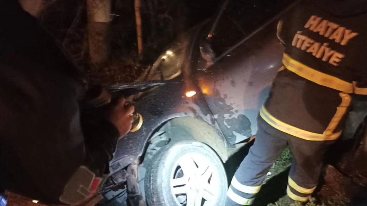 Hatay'da kontrolden çıkan araç bahçeye uçtu: 6 yaralı