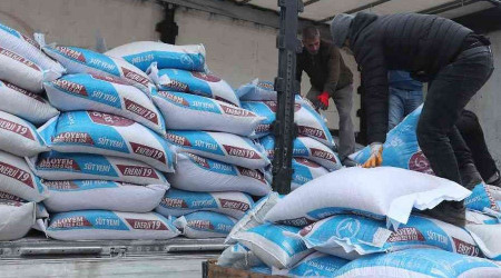 Hayvan yetiştiricilerine 8 bin ton yem desteği