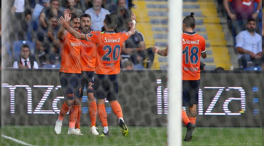 İlk yarıların uzmanı Başakşehir