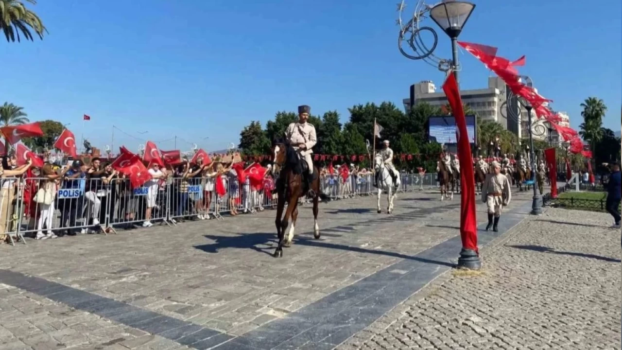 zmir'in dman igalinden kurtuluunun 102. yl dnm kutland