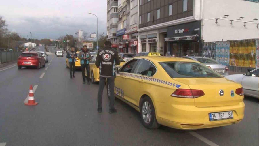 Kadıköy'de taksi şoförlerine ceza yağdı