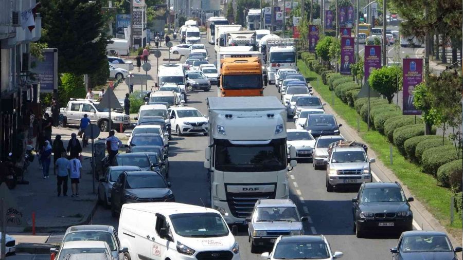 Karadeniz Sahil Yolu tıklım tıklım