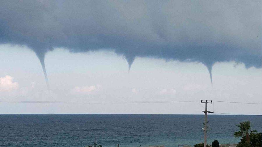 Karadeniz'de hortum paniği