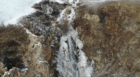 Kars'ın soğuğu şelale dondurdu