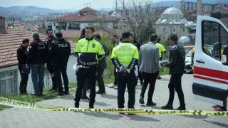 Kasksız motosiklet kullandı, kazada can verdi