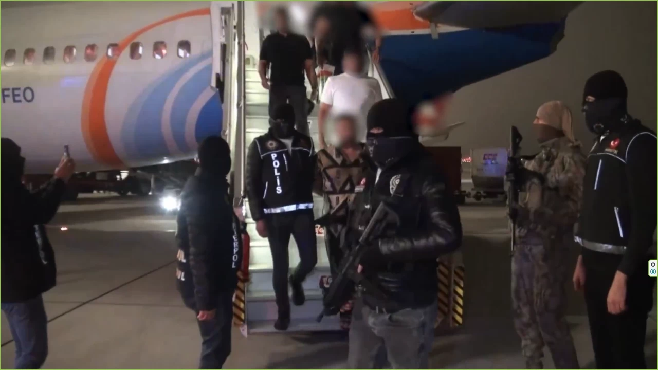 Kırmızı bültenle aranan 3 şüpheli yakalandı