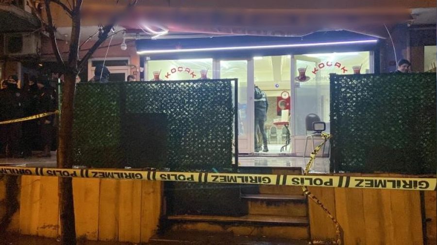 Küçükçekmece'de kıraathanede silahlı kavga