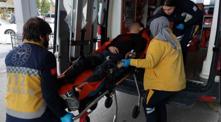 Lise öğrencisi okulda kendini bıçakla yaraladı