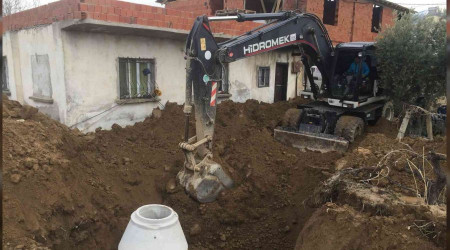 Manisa'da kanalizasyon çalışması sırasında göçük