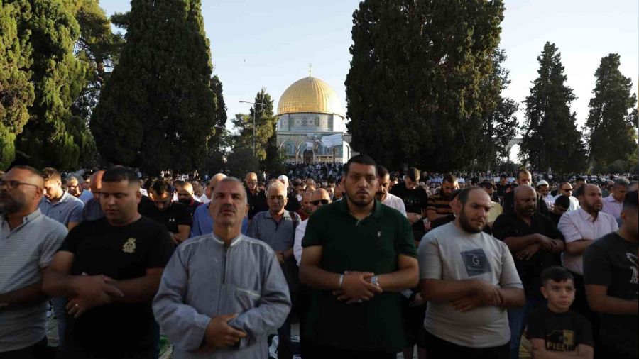 Mescid-i Aksa'da bayram namaz 150 bin kiiyle klnd