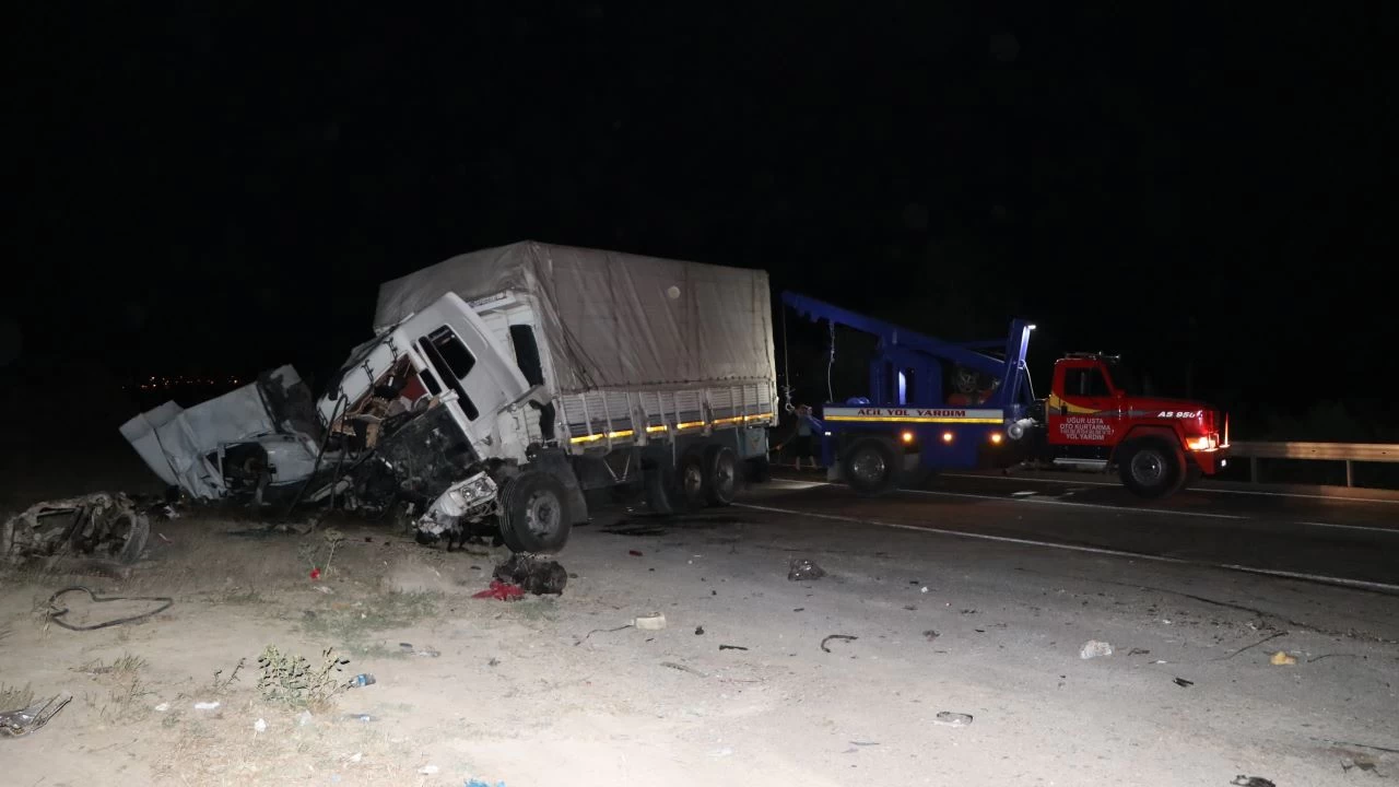 Nide'de zincirleme trafik kazasnda ayn aileden 3 kii yaamn yitirdi