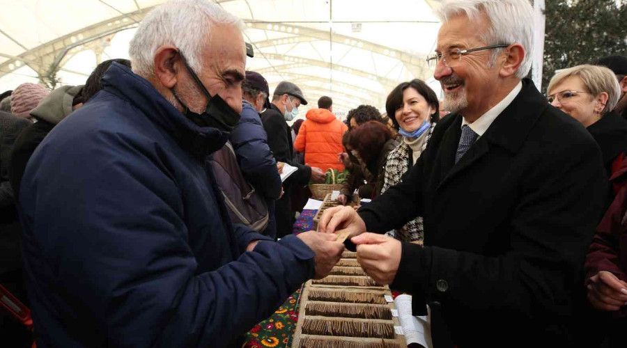 Nilüfer'de on binlerce tohum takas edildi